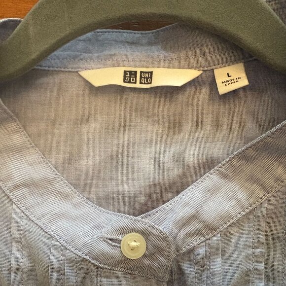 UNIQLO BLUE CHAMBRAY BUTTON DOWN PINTUCK SHIRT / BLOUSE SIZE LARGE - Picture 4 of 4